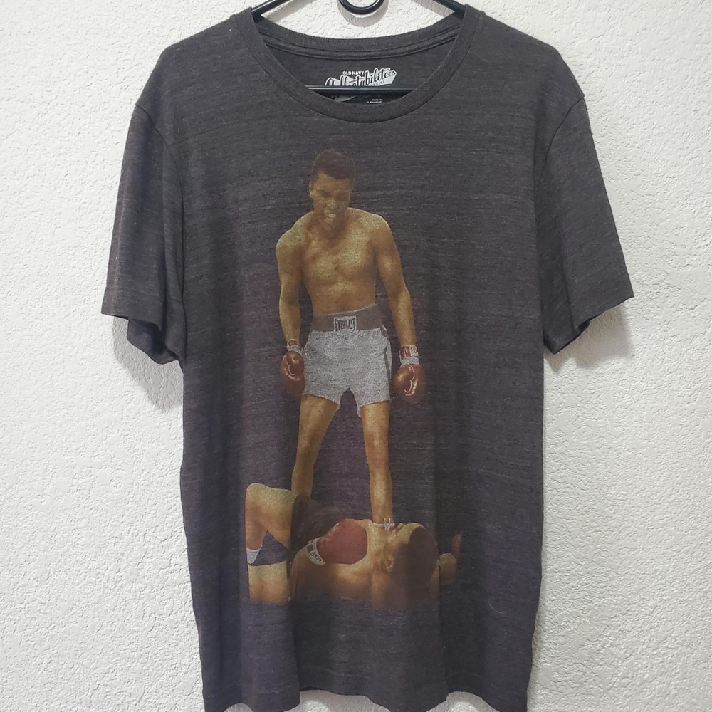 Old Navy Mohammid-Ali KO collectible tee🥊